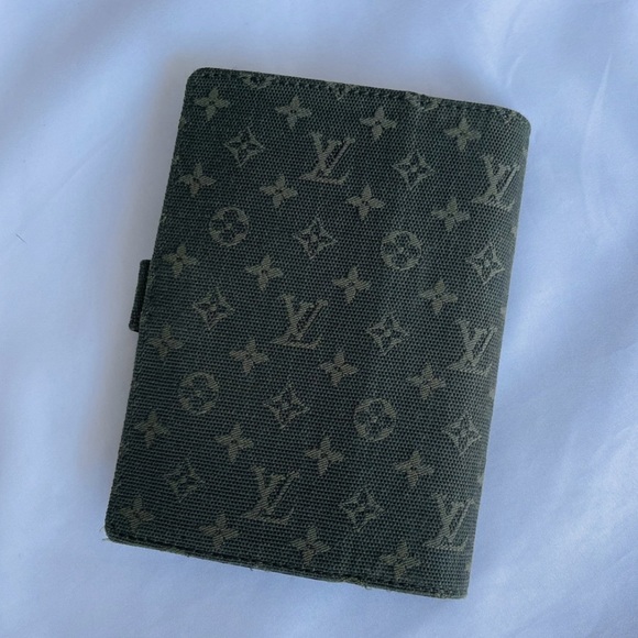 Authentic Louis Vuitton Cloth Agenda with Accessories! - Picture 9 of 9